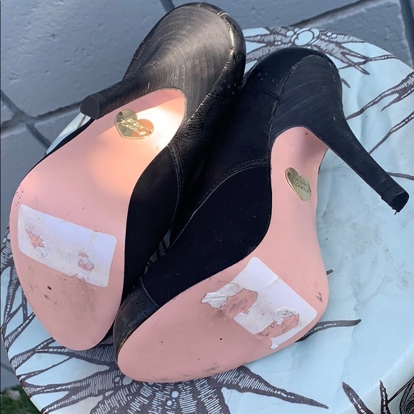 Betsey Johnson sample Laceless Spectator heels - Picture 6 of 7